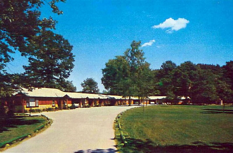 Oak Grove Motel - Oak Grove Motel Postcard (newer photo)